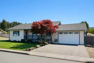 808 Kevin Pl, Brookings, OR 97415 - Photo 2