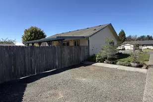 808 Kevin Pl, Brookings, OR 97415 - Photo 4