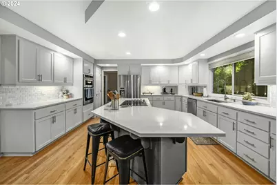 6044 SW Knightsbridge Dr, Portland, OR 97219 - Photo 8