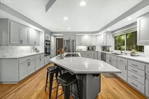 6044 SW Knightsbridge Dr, Portland, OR 97219 - Photo 8
