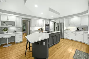 6044 SW Knightsbridge Dr, Portland, OR 97219 - Photo 10