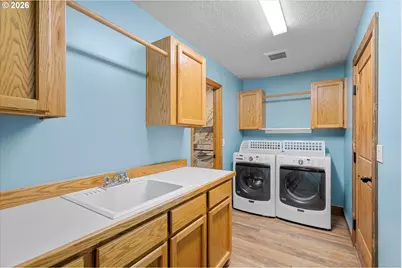 1921 SE Douglas Pl, Gresham, OR 97080 - Photo 26