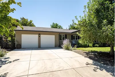 619 Blackstone St, Springfield, OR 97477 - Photo 2