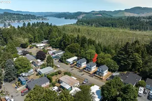 646 SE Reef Ave, Lincoln City, OR 97367 - Photo 2