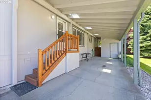 1949 SE Palmquist Rd, Gresham, OR 97080 - Photo 2