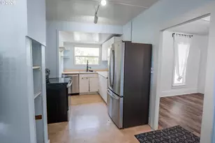 126 E Madison Ave, Cottage Grove, OR 97424 - Photo 14