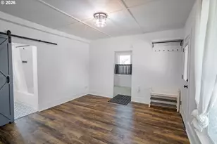 126 E Madison Ave, Cottage Grove, OR 97424 - Photo 10