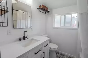 126 E Madison Ave, Cottage Grove, OR 97424 - Photo 12