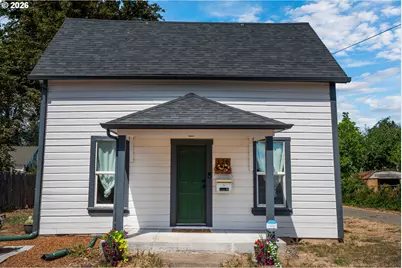 126 E Madison Ave, Cottage Grove, OR 97424 - Photo 2