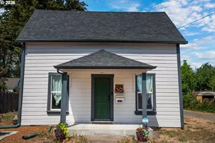 126 E Madison Ave, Cottage Grove, OR 97424 - Photo 2