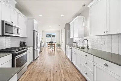 12524 SW 171st Ter, Beaverton, OR 97007 - Photo 18