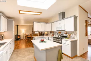 1257 Embarcadero Cir, Coos Bay, OR 97420 - Photo 10