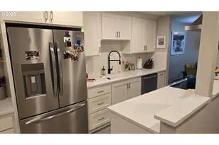 5624 S Riverside Ln, Portland, OR 97239 - Photo 8