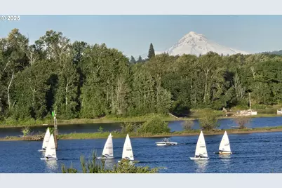 5624 S Riverside Ln, Portland, OR 97239 - Photo 2