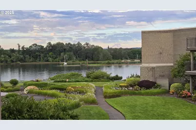 5624 S Riverside Ln, Portland, OR 97239 - Photo 1