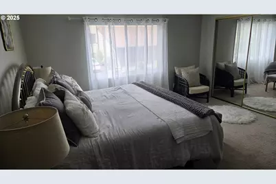 5624 S Riverside Ln, Portland, OR 97239 - Photo 4