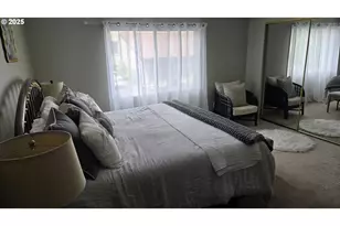 5624 S Riverside Ln, Portland, OR 97239 - Photo 4