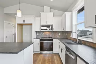 657 NE Saling Dr W, Estacada, OR 97023 - Photo 4