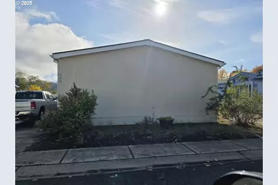 226 Owyhee Ln, Roseburg, OR 97471 - Photo 1