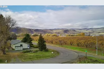 506 F St, Dallesport, WA 98617 - Photo 2