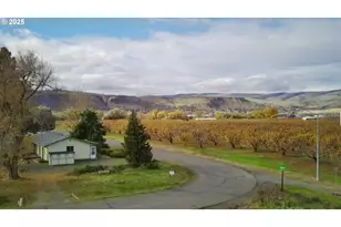 506 F St, Dallesport, WA 98617 - Photo 2