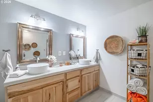 1054 N River Dr, Sweet Home, OR 97386 - Photo 26