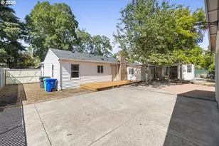 8506 SE Mill St, Portland, OR 97216 - Photo 16