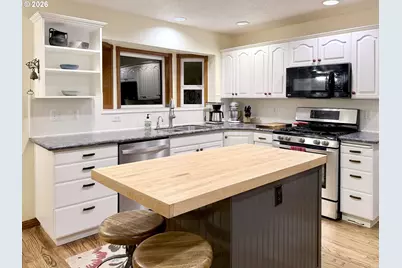 565 Shelokum Dr, Silverton, OR 97381 - Photo 2