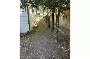 239 D St, Springfield, OR 97477 - Photo 14