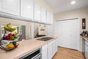 11325 SW Eucalyptus Pl, Portland, OR 97223 - Photo 10