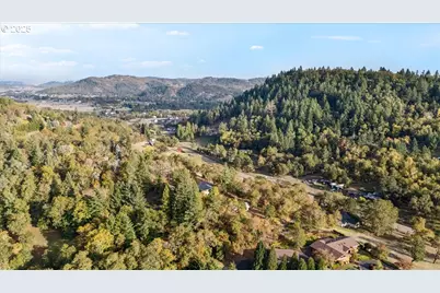 225 Fox Ln, Roseburg, OR 97471 - Photo 24