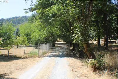 3450 Shoestring Rd, Riddle, OR 97469 - Photo 38