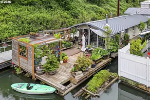 1883 N Jantzen Ave, Portland, OR 97217 - Photo 2