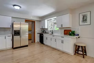 10210 SW Crestwood Ct, Beaverton, OR 97008 - Photo 4