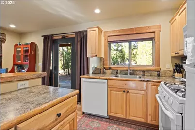 141152 Crescent Moon Dr, Crescent Lake, OR 97733 - Photo 18
