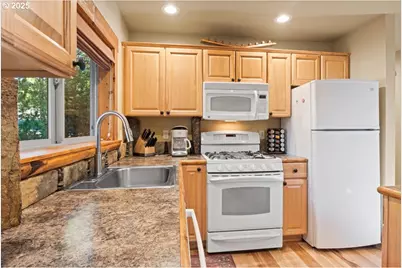 141152 Crescent Moon Dr, Crescent Lake, OR 97733 - Photo 16