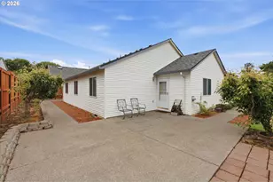 20734 Adam Ln, Fairview, OR 97024 - Photo 6