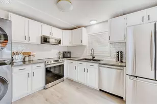 1422 SE 169th Pl, Portland, OR 97233 - Photo 10