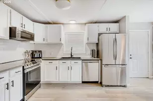 1422 SE 169th Pl, Portland, OR 97233 - Photo 10