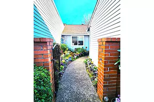 9420 SW Brentwood Pl, Portland, OR 97224 - Photo 2