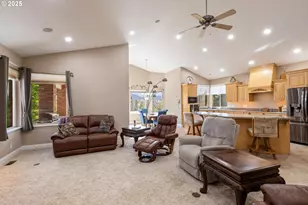 13767 N Bank Rd, Roseburg, OR 97470 - Photo 16