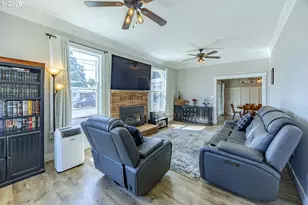 545 S 8th St, Cottage Grove, OR 97424 - Photo 6