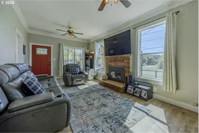 545 S 8th St, Cottage Grove, OR 97424 - Photo 8