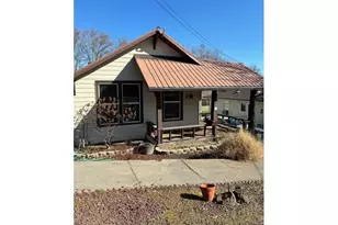 518 NW 4th St, Pendleton, OR 97801 - Photo 2