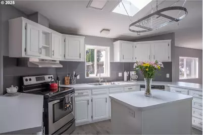 1145 SW Cypress St #12, McMinnville, OR 97128 - Photo 6