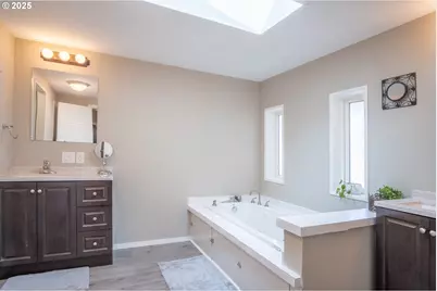 1145 SW Cypress St #12, McMinnville, OR 97128 - Photo 16