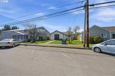 125 N 8th St, Lakeside, OR 97449 - Photo 4