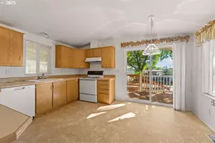 3700 Bellinger Ln, Medford, OR 97501 - Photo 12