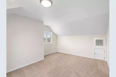 138 NE 109th Ave, Portland, OR 97220 - Photo 28
