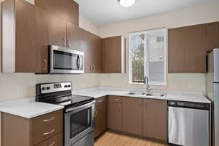 138 NE 109th Ave, Portland, OR 97220 - Photo 10